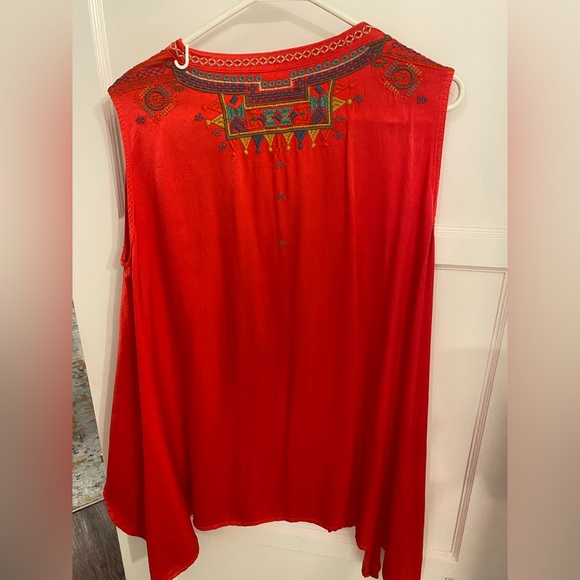 Johnny Was ALL SILK and embroidered tank - Picture 4 of 5